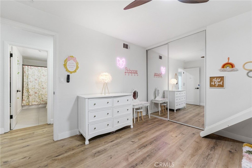 https://media.crmls.org/medias/922a288d-f514-419f-86d0-ef01257f8487.jpg?preset=X-Large