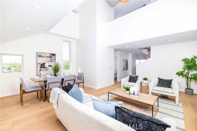 Front Image Thumbnail for CRDW25248851