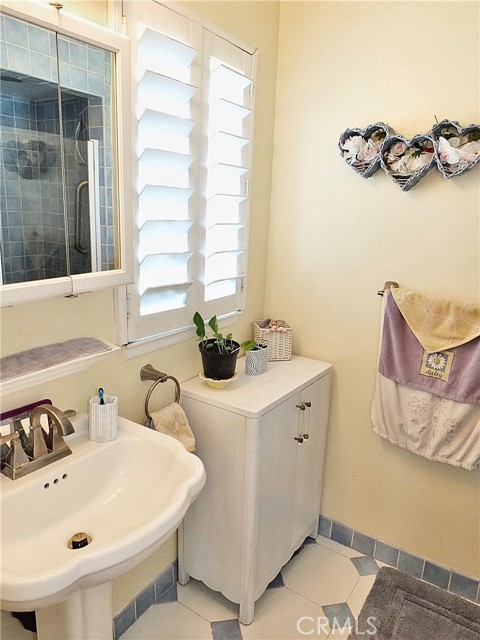 Image 31 of 43 For 6151 Wentworth