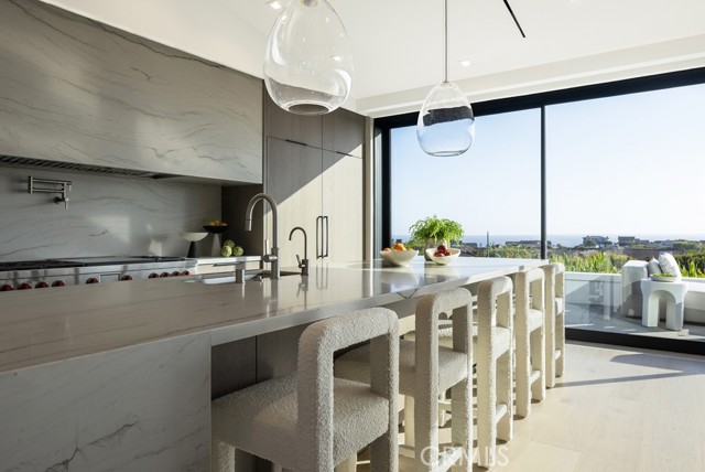 Detail Gallery Image 5 of 18 For 1233 Outrigger Dr, Corona Del Mar,  CA 92625 - 5 Beds | 5/1 Baths