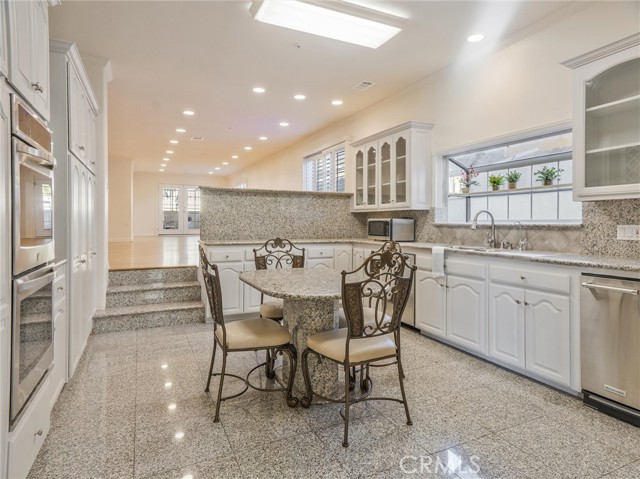 Detail Gallery Image 13 of 59 For 99 W Grandview Ave, Sierra Madre,  CA 91024 - 5 Beds | 4 Baths