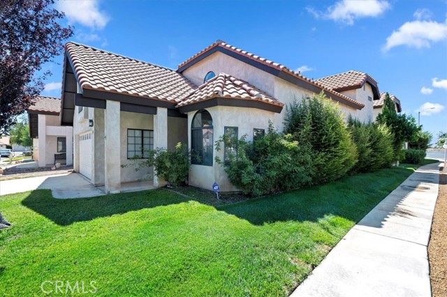 19229 Pine Way, Apple Valley CA: https://media.crmls.org/medias/922bf106-ef34-4c07-adcf-418e2734fb12.jpg