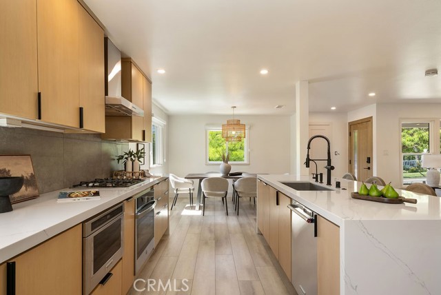 Detail Gallery Image 15 of 74 For 12822 Fairhaven, Santa Ana,  CA 92705 - 6 Beds | 4/1 Baths