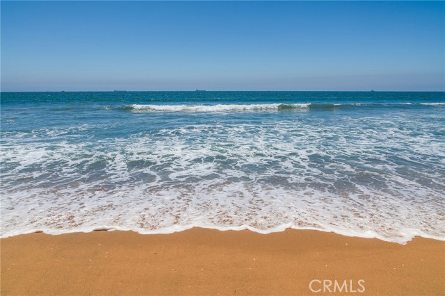 Detail Gallery Image 6 of 6 For 1118 California, Huntington Beach,  CA 92648 - 4 Beds | 3/1 Baths