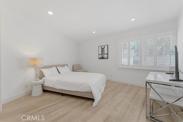 Image 17 of 39 For 23760 Oakfield Road