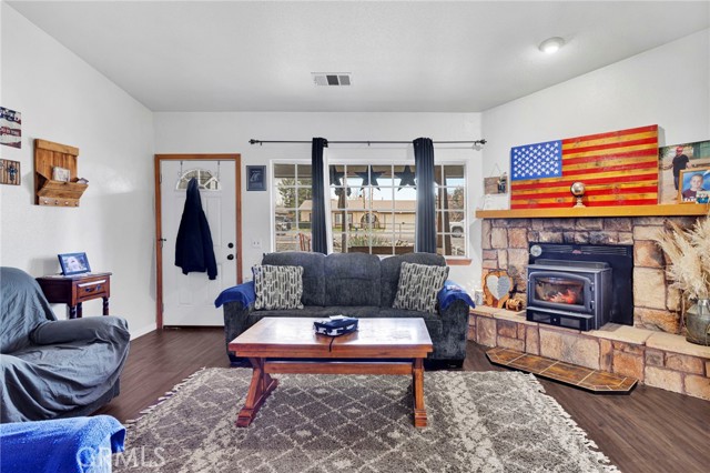 Detail Gallery Image 12 of 44 For 10753 Locust, Hesperia,  CA 92345 - 3 Beds | 2 Baths