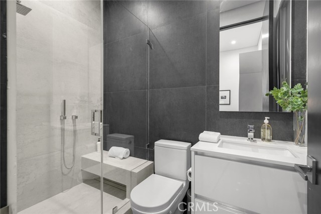 Detail Gallery Image 9 of 59 For 15231 Greenleaf St, Sherman Oaks,  CA 91403 - 6 Beds | 7/1 Baths