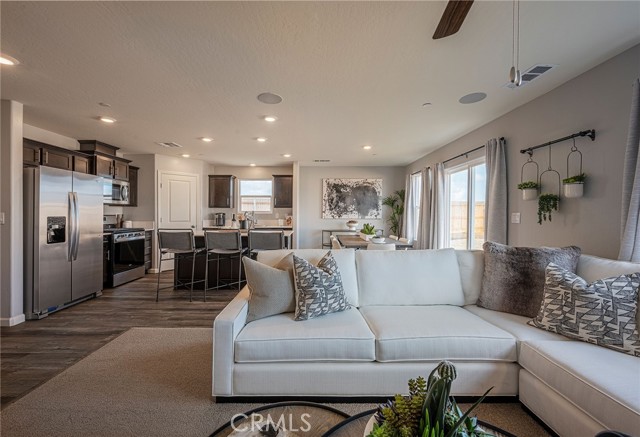 Detail Gallery Image 8 of 19 For 4735 Jema Way #9 B1,  Merced,  CA 95348 - 4 Beds | 2 Baths