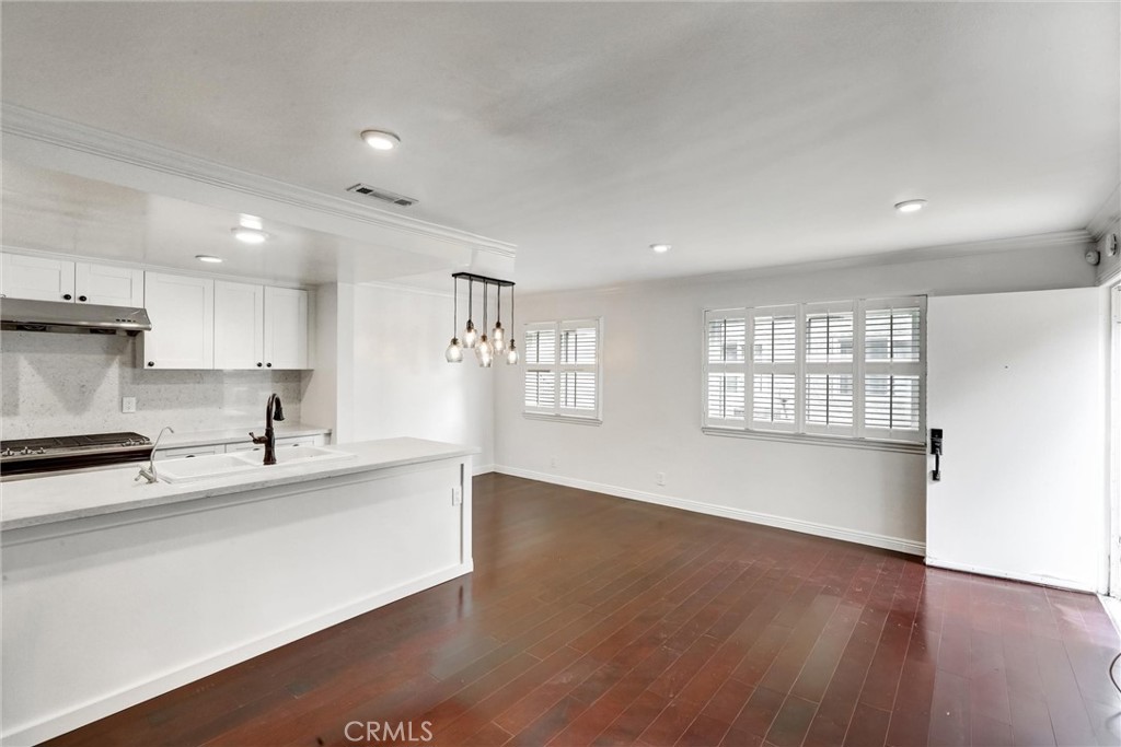 MLS #WS25216940 image #2