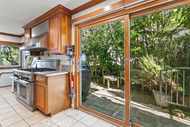 Detail Gallery Image 14 of 50 For 338 Vista Madera, Newport Beach,  CA 92660 - 2 Beds | 3 Baths