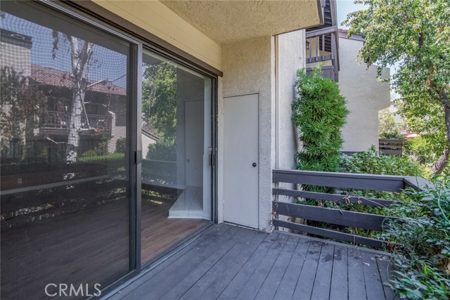 5711 Owensmouth Avenue, Woodland Hills CA: https://media.crmls.org/medias/9230d30c-76a5-4a82-b092-d43906129c4f.jpg