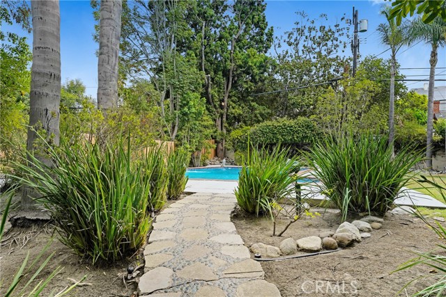 816 S Longwood, Los Angeles CA: https://media.crmls.org/medias/92313056-73f3-4fcd-a00e-4bf1536354e2.jpg