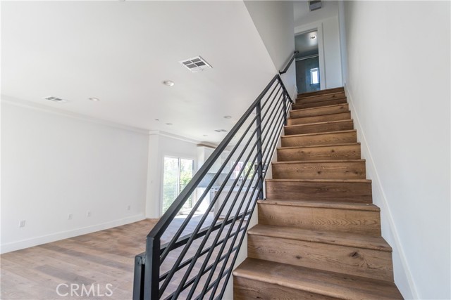 Detail Gallery Image 10 of 22 For 4507 W 18th St Dr #1,  Los Angeles,  CA 90019 - 4 Beds | 3 Baths