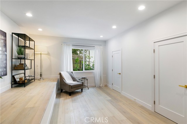 Detail Gallery Image 36 of 51 For 3900 Benedict Canyon Dr, Sherman Oaks,  CA 91423 - 3 Beds | 4 Baths
