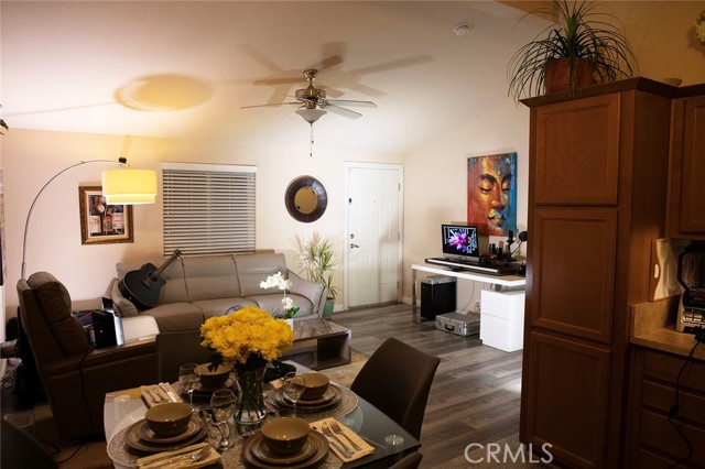 Detail Gallery Image 7 of 11 For 327 W Wilson St #23,  Costa Mesa,  CA 92627 - 2 Beds | 1/1 Baths