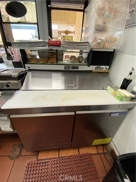 20301 Ventura Boulevard, Woodland Hills CA: https://media.crmls.org/medias/92325469-ff0f-484c-9cc2-c1806e0d0dde.jpg
