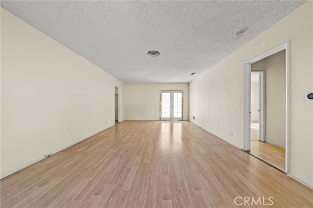 Detail Gallery Image 9 of 32 For 20644 Sherman Way, Winnetka,  CA 91306 - 3 Beds | 2 Baths