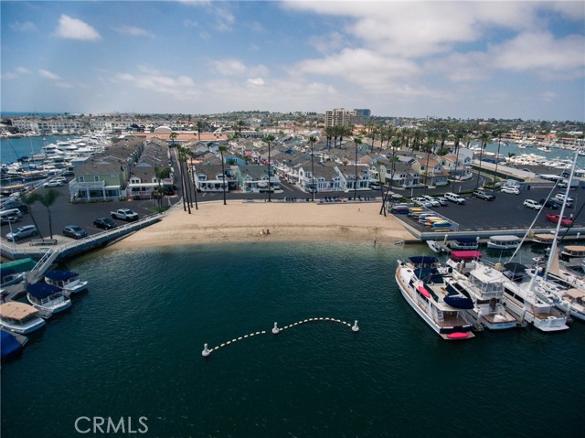 Detail Gallery Image 32 of 41 For 19 Beach Dr, Newport Beach,  CA 92663 - 2 Beds | 2 Baths