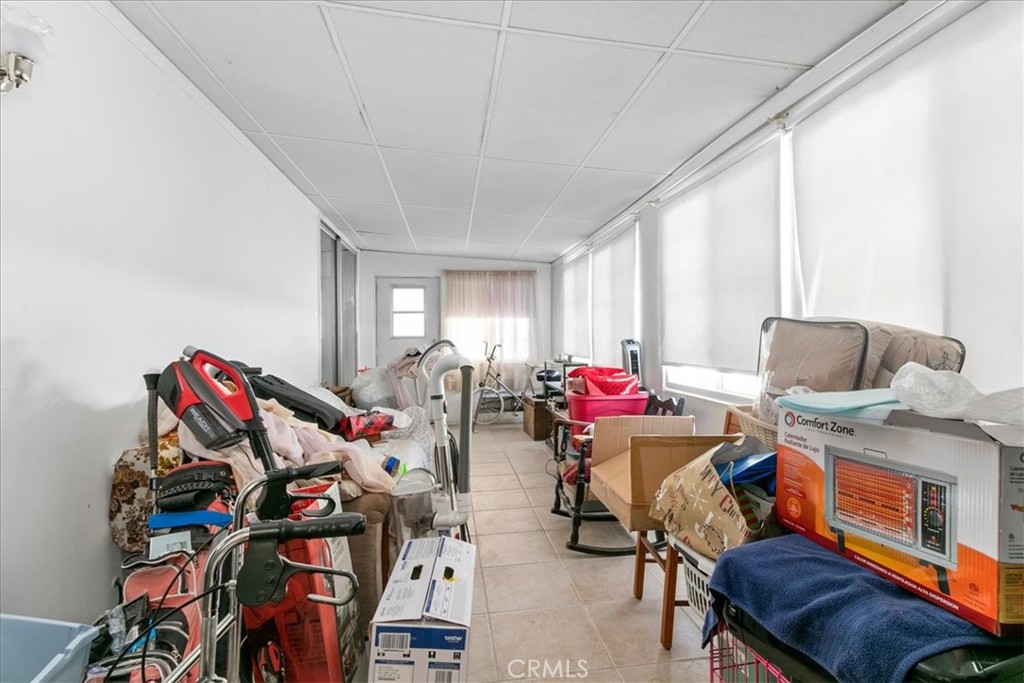 https://media.crmls.org/medias/9232bb8f-08dd-4270-9c16-a609b84c7cf1.jpg?preset=X-Large