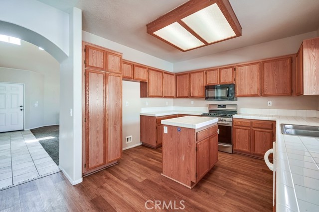 Detail Gallery Image 13 of 41 For 7358 Autumn Chase Dr, Highland,  CA 92346 - 4 Beds | 3/1 Baths