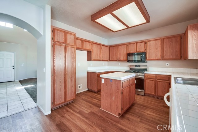 Detail Gallery Image 13 of 41 For 7358 Autumn Chase Dr, Highland,  CA 92346 - 4 Beds | 3/1 Baths