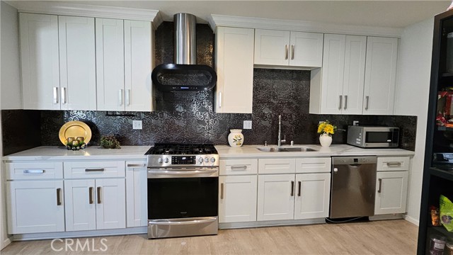 Detail Gallery Image 15 of 44 For 17912 Gridley Rd, Artesia,  CA 90701 - 4 Beds | 3 Baths