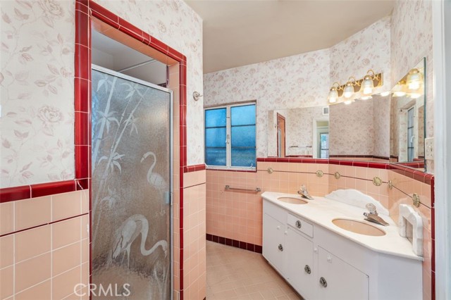 Detail Gallery Image 10 of 19 For 5847 Fulton Ave, Valley Glen,  CA 91401 - 3 Beds | 2/1 Baths