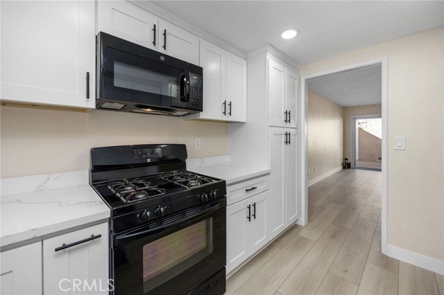 Detail Gallery Image 13 of 50 For 8347 Grenoble St #9,  Sunland,  CA 91040 - 2 Beds | 2/1 Baths