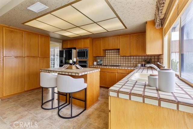 3521 Fern Circle, Seal Beach CA: https://media.crmls.org/medias/92374cbe-756d-46af-b0b6-511a256bf454.jpg