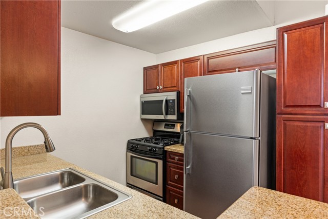 Detail Gallery Image 8 of 52 For 21400 Burbank Bld #313,  Woodland Hills,  CA 91367 - 2 Beds | 2 Baths
