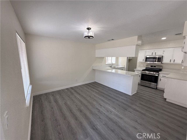 Detail Gallery Image 6 of 33 For 13577 Red Mahogany Dr, Moreno Valley,  CA 92553 - 3 Beds | 2/1 Baths
