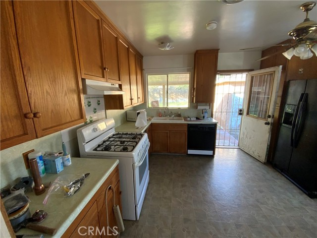 Detail Gallery Image 11 of 11 For 18236 Owen, Fontana,  CA 92335 - 3 Beds | 1 Baths