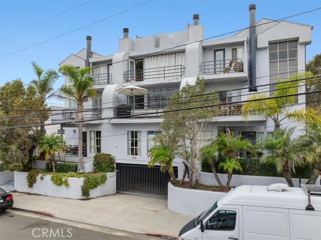 709 3rd Street, Hermosa Beach, California 90254, 2 Bedrooms Bedrooms, ,2 BathroomsBathrooms,Residential,For Sale,3rd Street,SB24215570