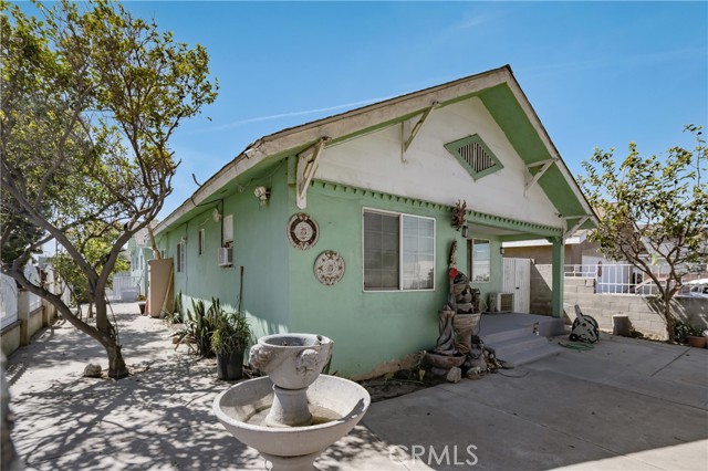 Detail Gallery Image 3 of 33 For 1550 E Sandison St, Wilmington,  CA 90744 - 6 Beds | 2 Baths