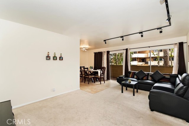 Detail Gallery Image 4 of 31 For 9920 Jordan Ave #1,  Chatsworth,  CA 91311 - 2 Beds | 2 Baths