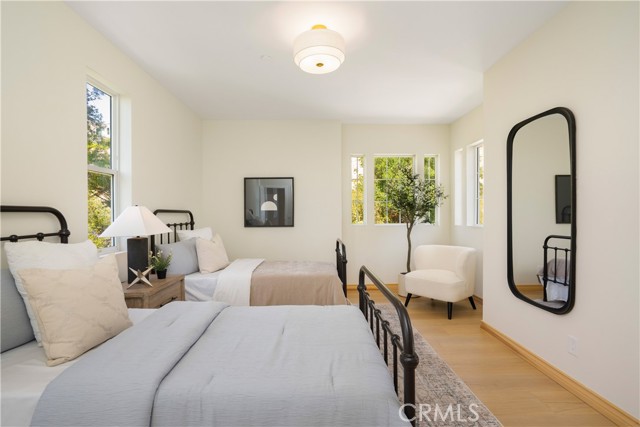 3318 Durham Court, Burbank CA: https://media.crmls.org/medias/923b5b57-b0b6-42e3-9c14-5d32bda21e76.jpg
