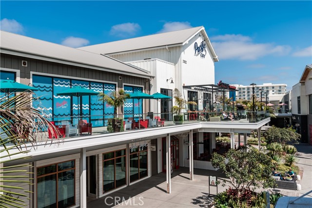 19209 Tideline Court, Huntington Beach CA: https://media.crmls.org/medias/923c7324-9d02-4f35-ac77-bd87165f09d9.jpg