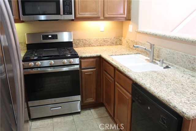 Detail Gallery Image 20 of 36 For 31128 Strawberry Tree Ln #11,  Temecula,  CA 92592 - 2 Beds | 2 Baths