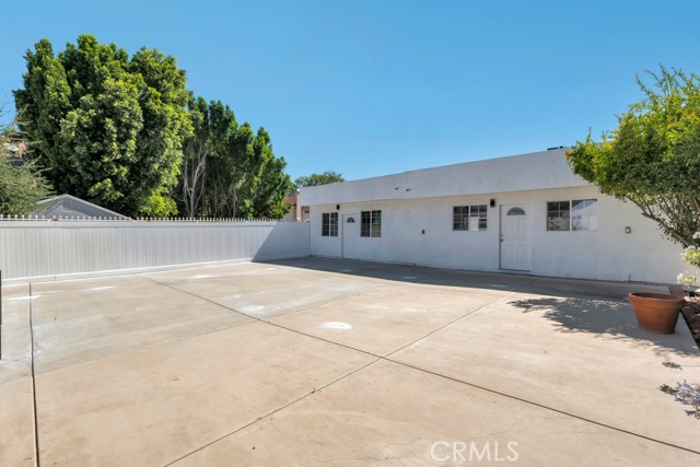 5434 Sylvia Avenue, Tarzana CA: https://media.crmls.org/medias/923d40c2-b108-4a24-a2fc-01b2c85c7416.jpg