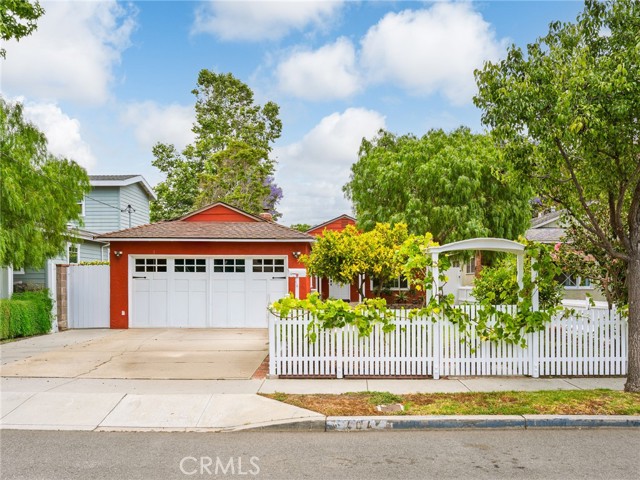 404 Kansas Street, El Segundo CA: https://media.crmls.org/medias/923ee643-eda5-4ab7-a3ab-c1e81170b946.jpg