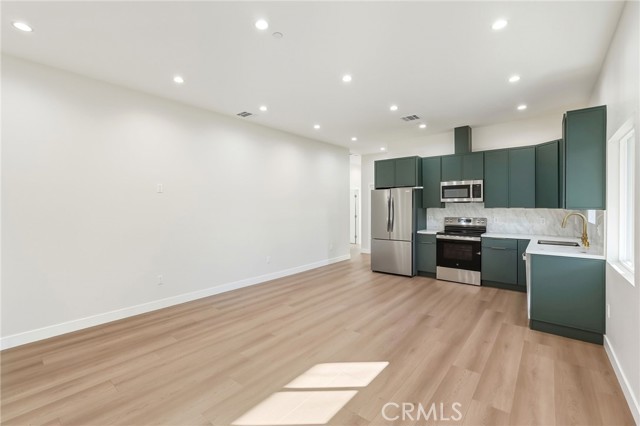 Detail Gallery Image 5 of 25 For 16140 Mayall St, North Hills,  CA 91343 - 3 Beds | 2 Baths