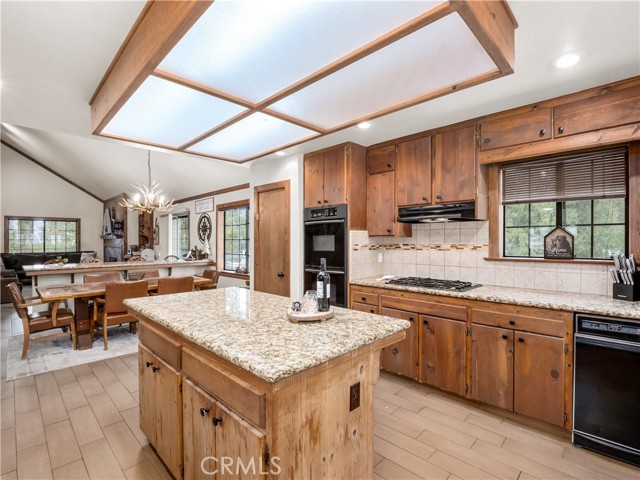Detail Gallery Image 15 of 53 For 39095 Ridge Rd, Shaver Lake,  CA 93664 - 5 Beds | 3/1 Baths