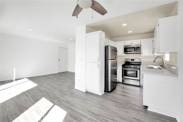 Detail Gallery Image 12 of 22 For 4406 Cahuenga Bld, Toluca Lake,  CA 91602 - – Beds | – Baths