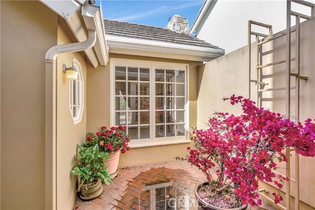 Detail Gallery Image 24 of 52 For 19371 Woodlands Dr, Huntington Beach,  CA 92648 - 3 Beds | 2/1 Baths