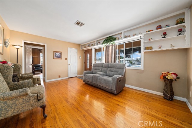 Detail Gallery Image 3 of 29 For 5942 Fidler, Lakewood,  CA 90712 - 4 Beds | 4 Baths