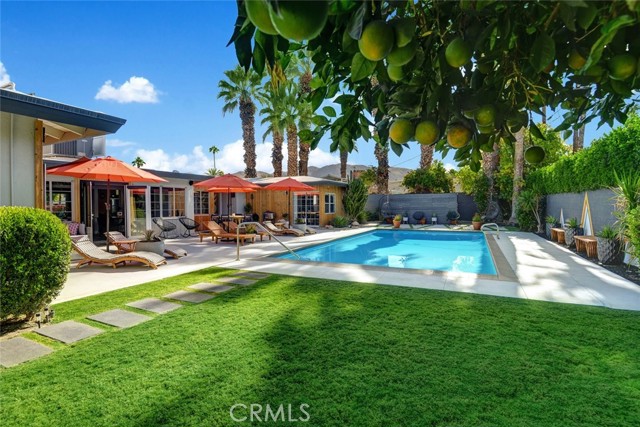 1645 S Sunrise Way, Palm Springs CA: https://media.crmls.org/medias/92423092-f7ff-4ff3-864b-f06cbd653f43.jpg