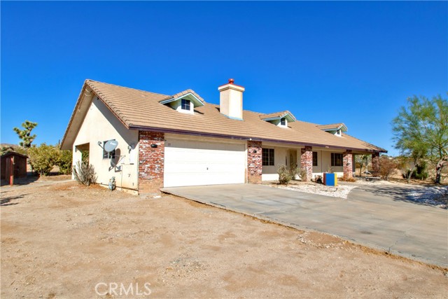 Detail Gallery Image 1 of 29 For 5320 Yucca Mesa Rd, Yucca Valley,  CA 92284 - 3 Beds | 2 Baths