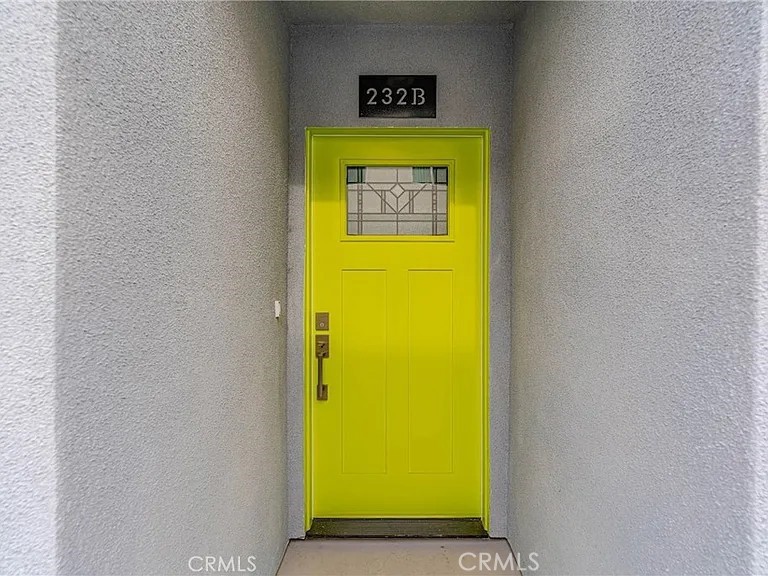 https://media.crmls.org/medias/92434e32-9088-4b89-a4e8-94d944eb509d.jpg?preset=X-Large