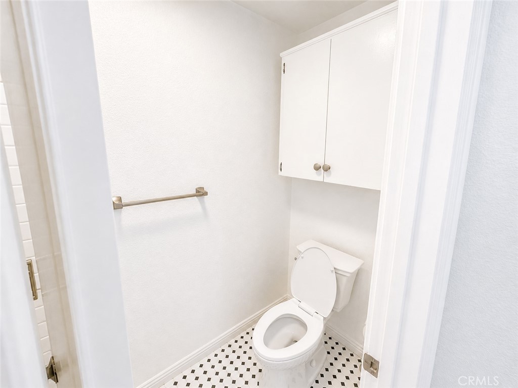 https://media.crmls.org/medias/9243fcfe-3512-411c-a969-a697e5f08b10.jpg?preset=X-Large
