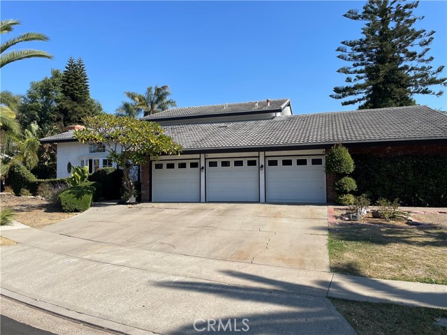 Detail Gallery Image 2 of 23 For 13652 Currie Cir, Santa Ana,  CA 92705 - 4 Beds | 2/1 Baths